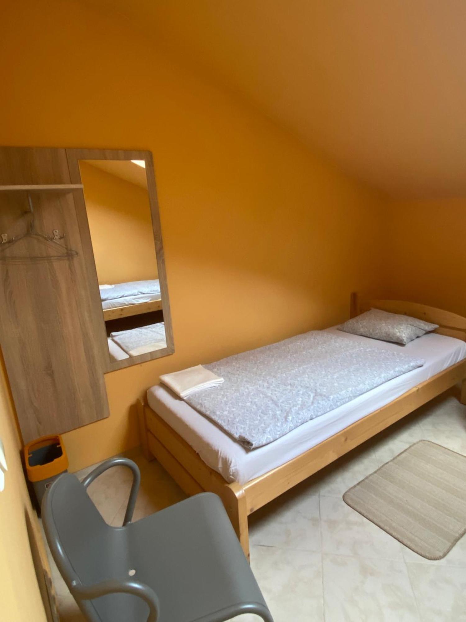Art Inn Space Cracovie Extérieur photo